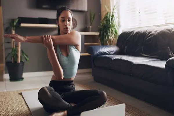 alongamentos simples para home office